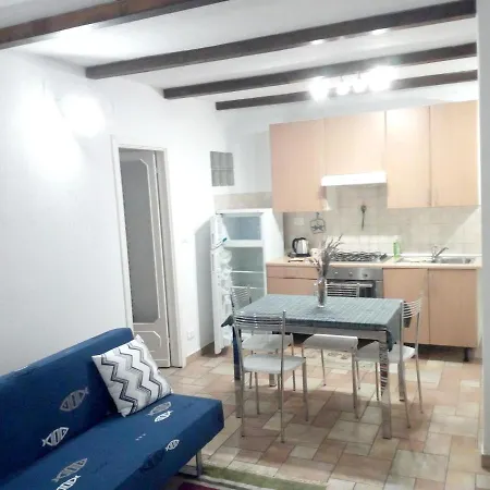 With 2 Bedrooms In With Furnished Terrace Apartamento