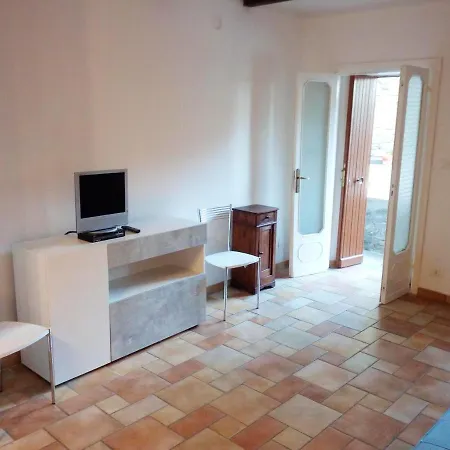 With 2 Bedrooms In With Furnished Terrace Apartamento